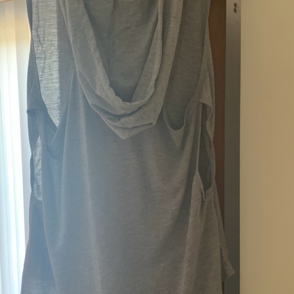 Jogging, running , exercise or beach shirt!! Lightweight and stylish size large. - Picture 3 of 4